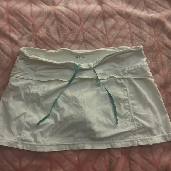 White lululemon skirt - Picture 2 of 2